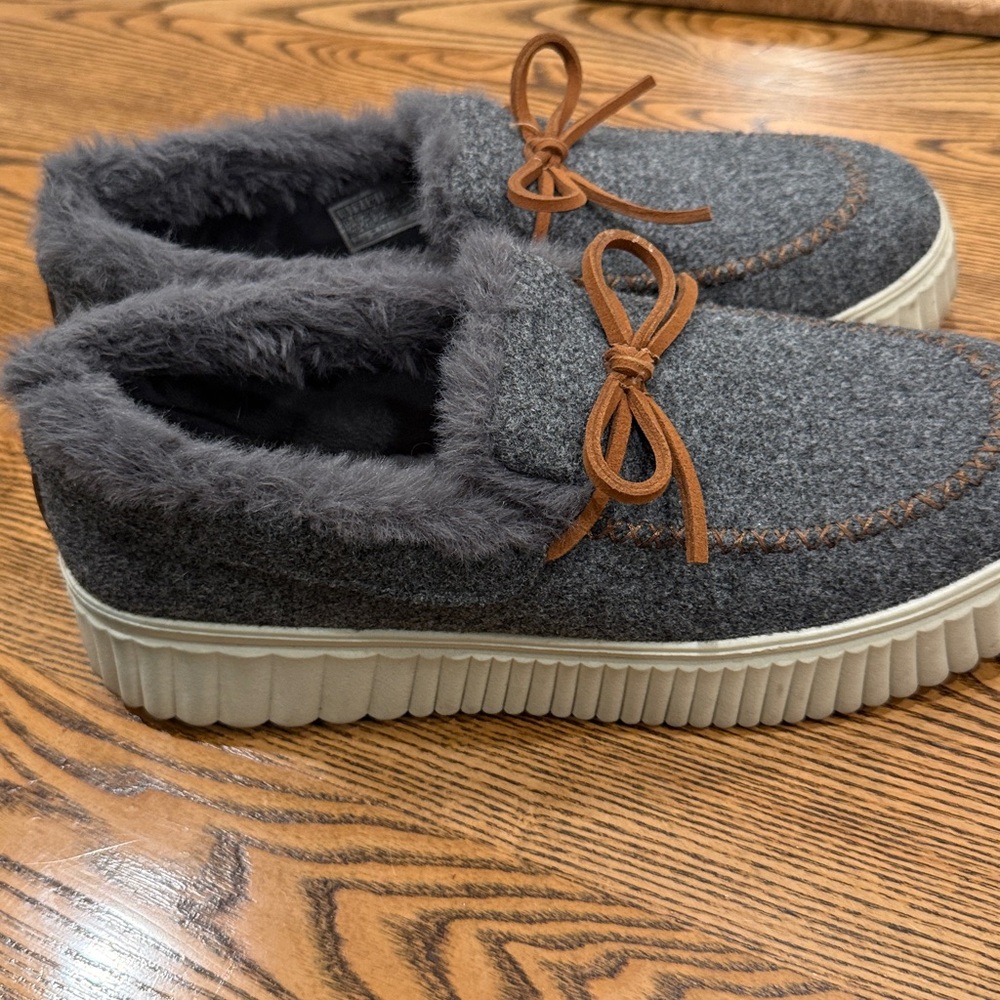 Skechers Cozy OJAI Slippers Moccasins Women’s 10 Gray Comfy Slip On Faux Fur - Picture 2 of 6